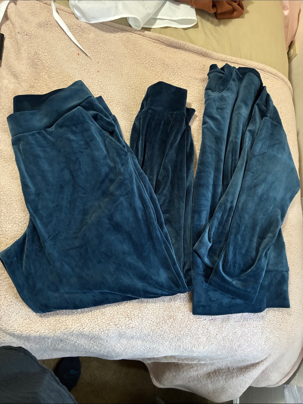 Cable & Gauge Velvet Pajama Set in Deep Teal Blue